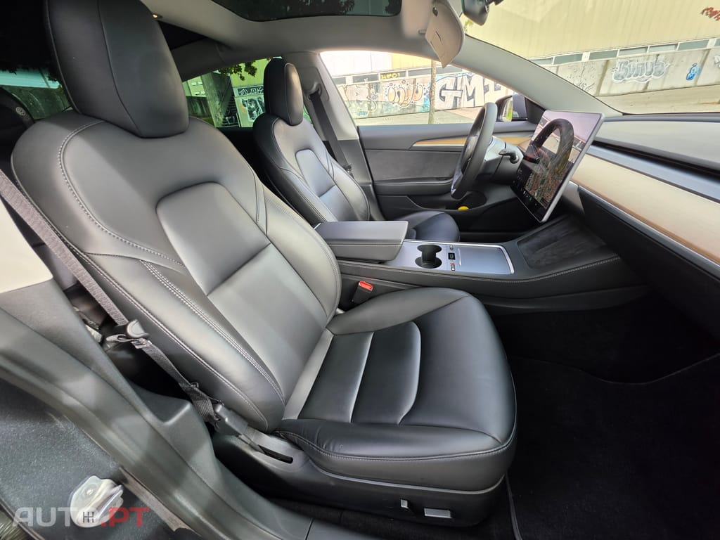 Tesla Model 3 SR Plus