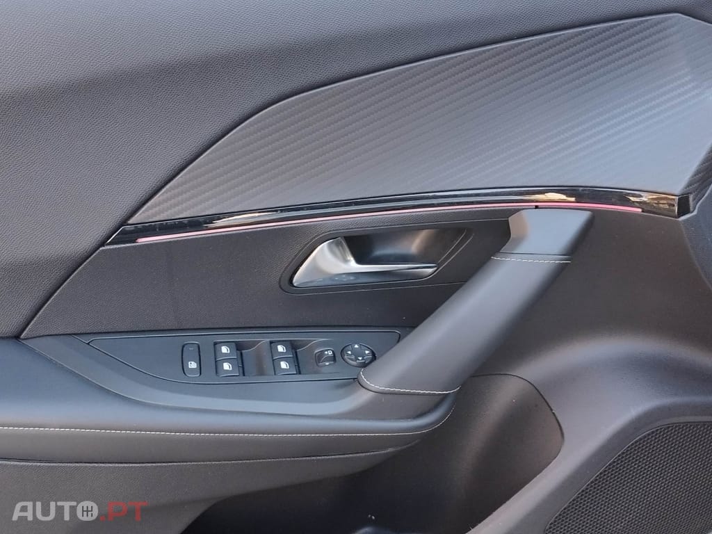 Peugeot E-2008 50 kWh GT