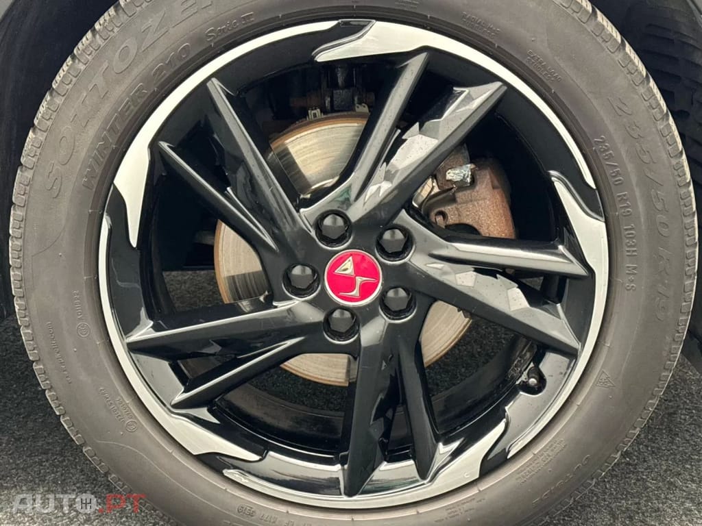 DS DS7 Crossback Performance Line