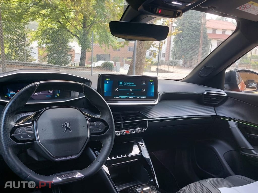 Peugeot E-2008 50 kWh GT