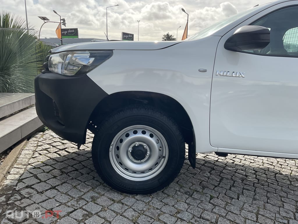 Toyota Hilux 2.4 D-4D 2WD CE