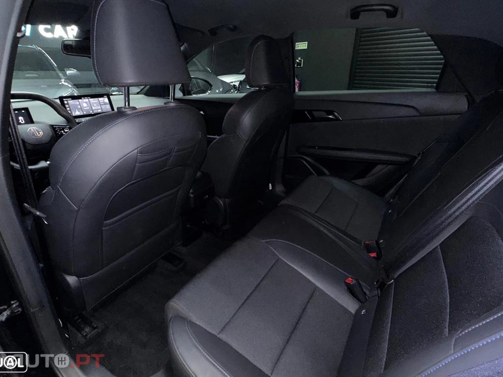 MG MG4 77 kWh Extended Range Luxury