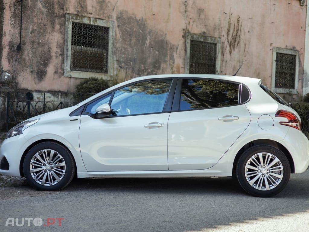 Peugeot 208 1.2 PureTech Signature