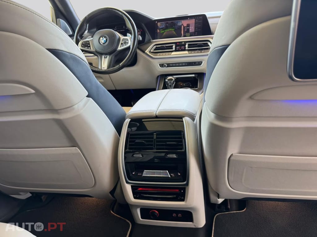 BMW X7 M50i