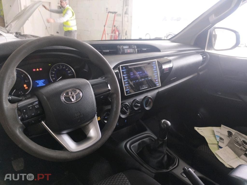 Toyota Hilux 2.4 D-4D 4WD CD CH