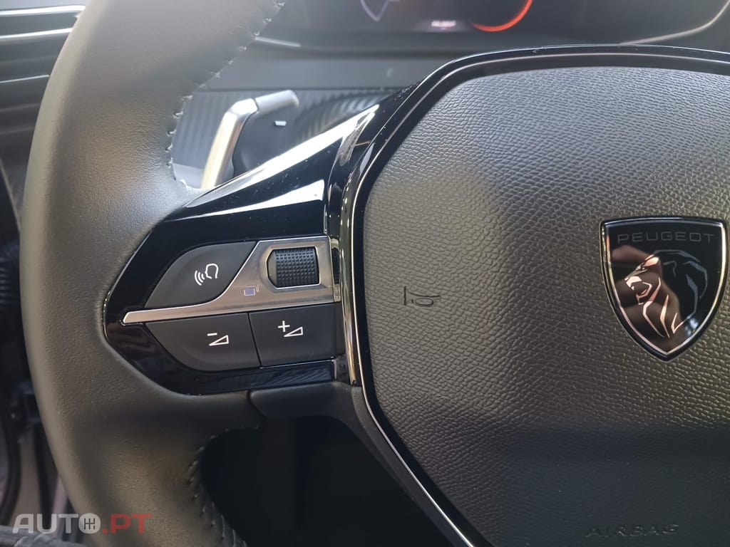 Peugeot 2008 1.2 Hybrid Allure e-DCS6