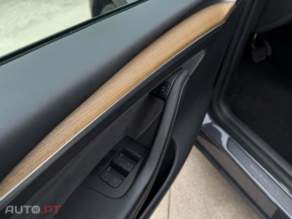 Tesla Model Y Long-Range RWD