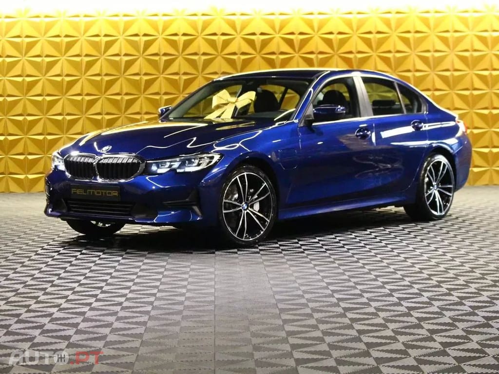 BMW 330 e Line Luxury Auto