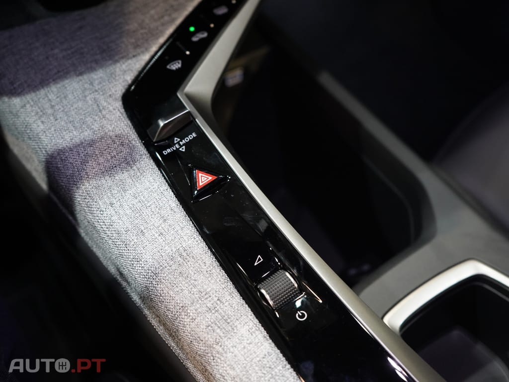 Peugeot 3008 1.2 Hybrid Allure e-DCS6