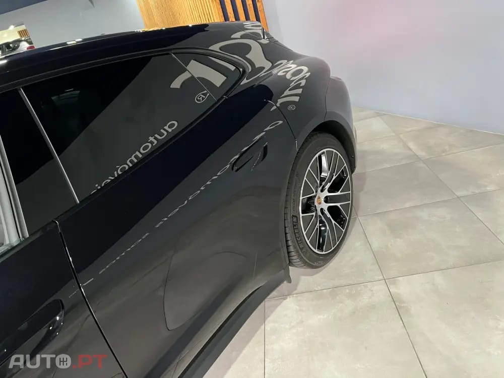 Porsche Taycan Outro