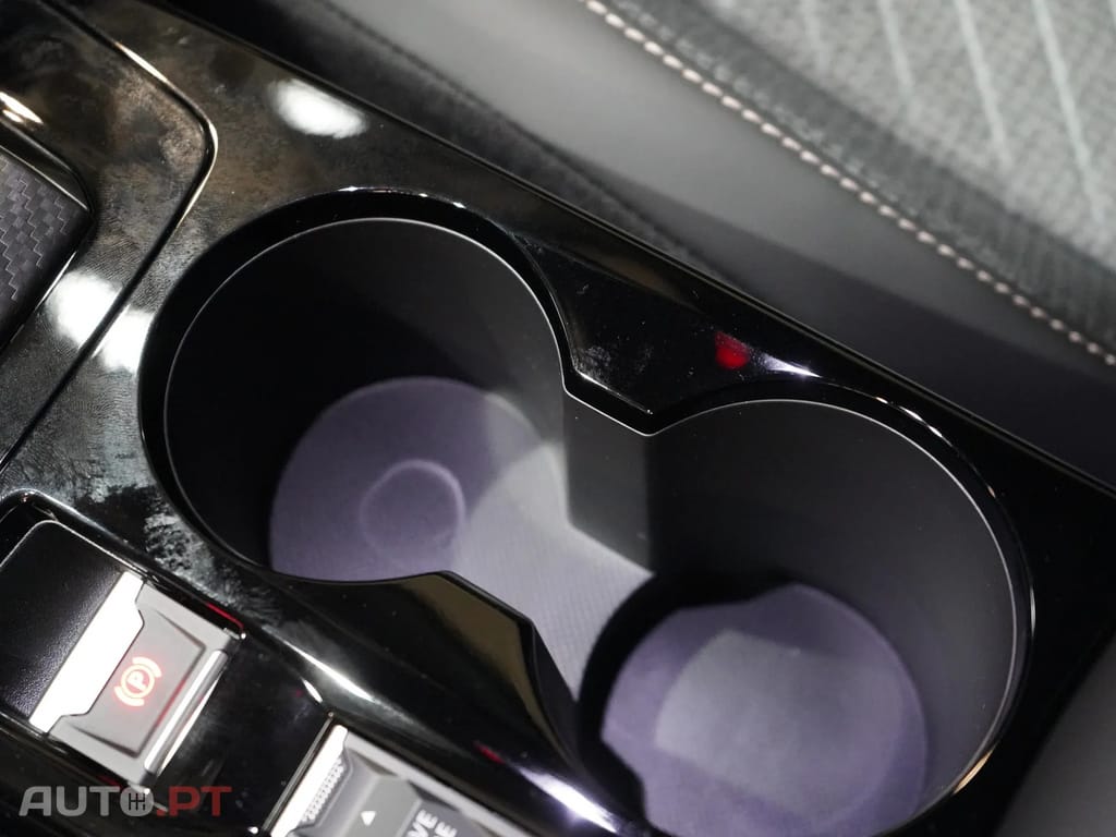 Peugeot 2008 1.2 Hybrid Allure e-DCS6