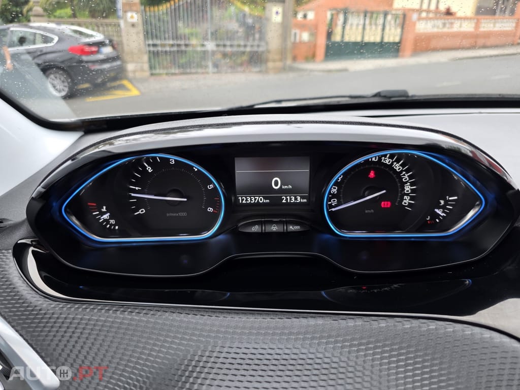 Peugeot 2008 1.6 BlueHDi Allure