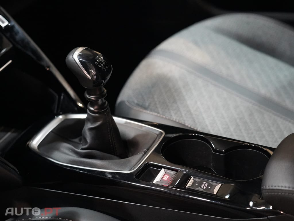 Peugeot 2008 1.2 PureTech Allure