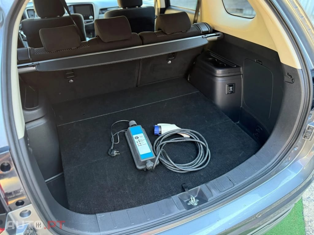 Mitsubishi Outlander 2.4L PHEV 4WD INTENSE