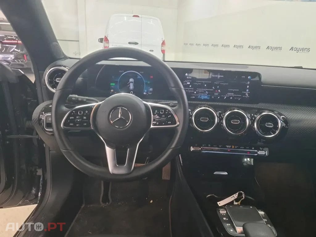 Mercedes-Benz CLA 250 e Shooting Brake Style Plus