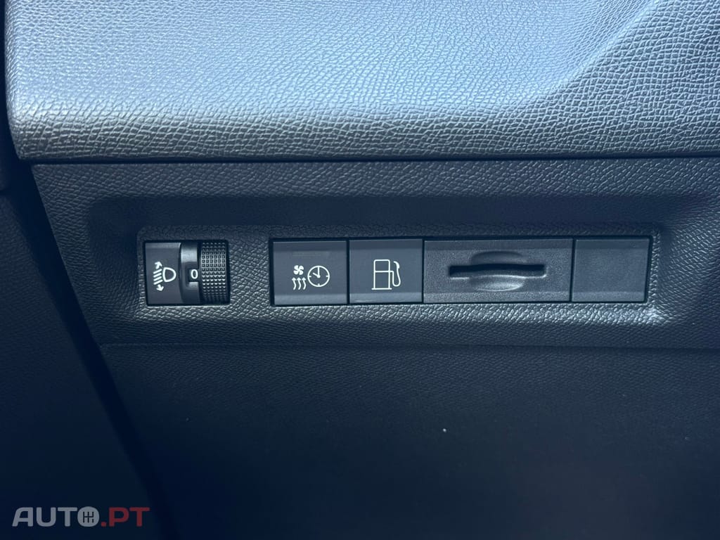 Peugeot 408 1.6 Hybrid Allure e-EAT8