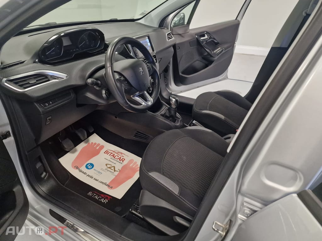 Peugeot 208 1.2 STYLE