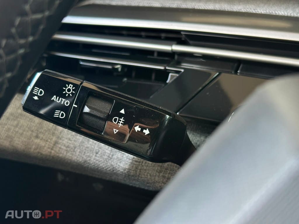Peugeot 3008 1.2 Hybrid Allure e-DCS6