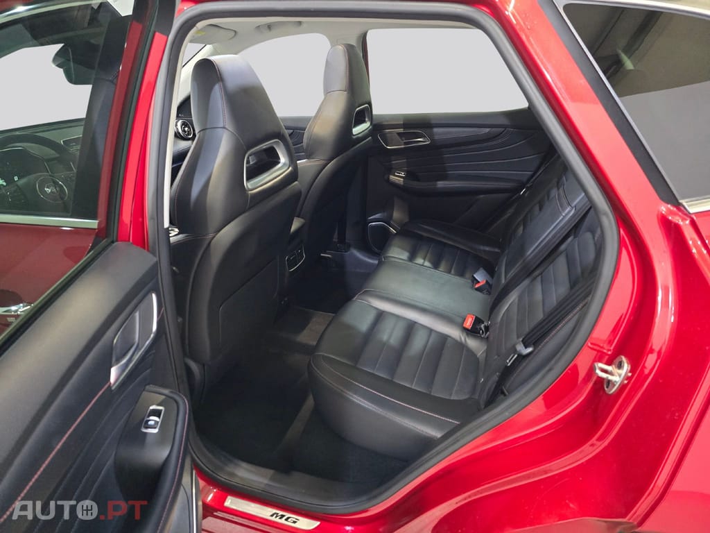 MG EHS PHEV Hybrid Luxury