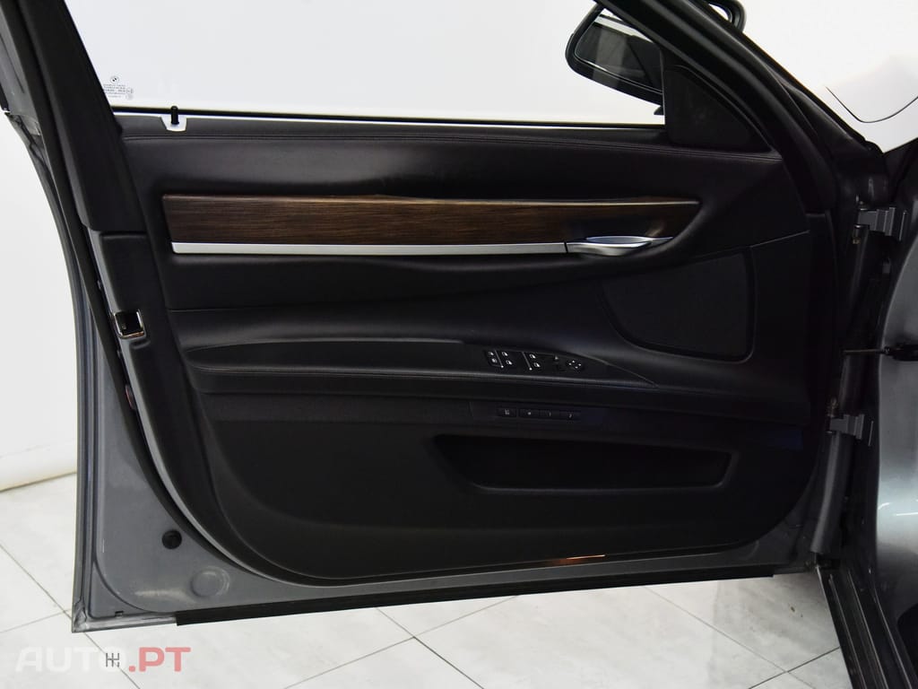 BMW ActiveHybrid 7 V8 HYBRID