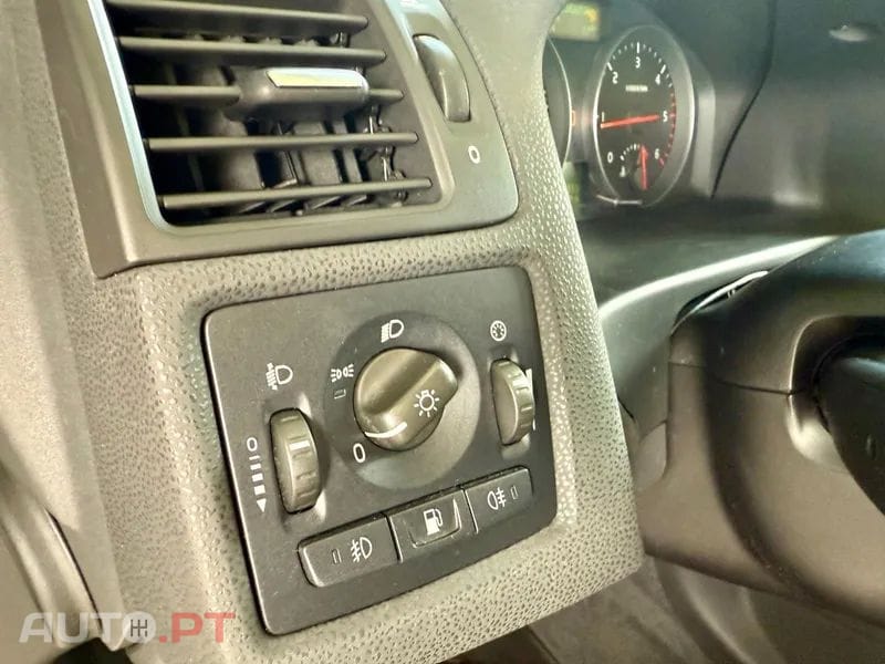 Volvo V50 1.6 D Momentum — fotografia 14