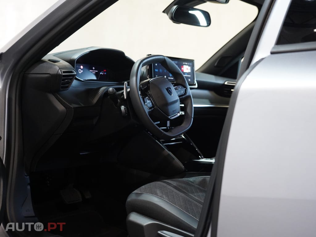Peugeot 2008 1.2 PureTech Allure EAT8