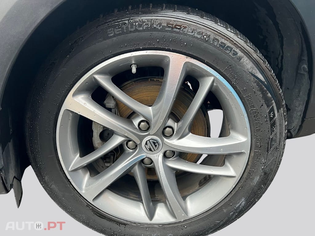 MG EHS PHEV Hybrid Luxury