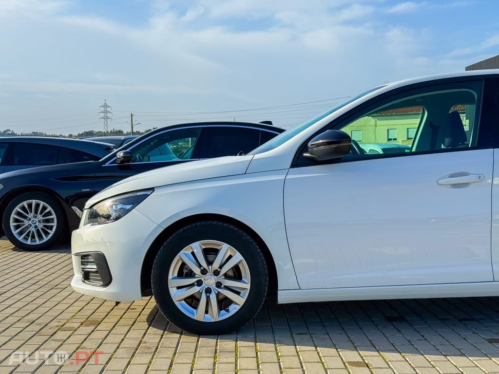 Peugeot 308 1.5 BlueHDi Business Line