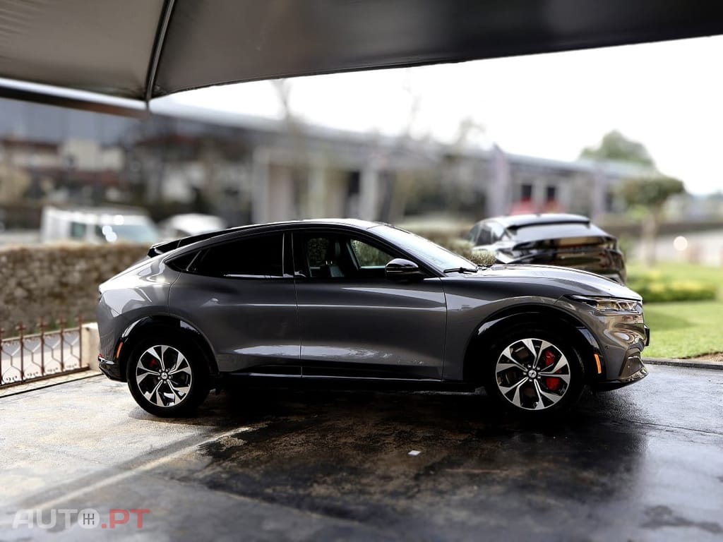 Ford Mustang Mach-E AWD PREMIUM