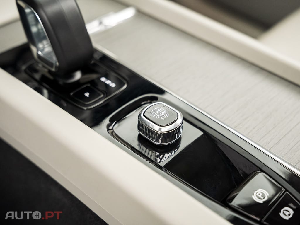 Volvo XC60 2.0 T6 PHEV Core AWD