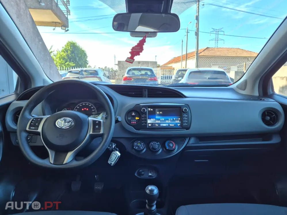 Toyota Yaris 1.5 VVT-i Active