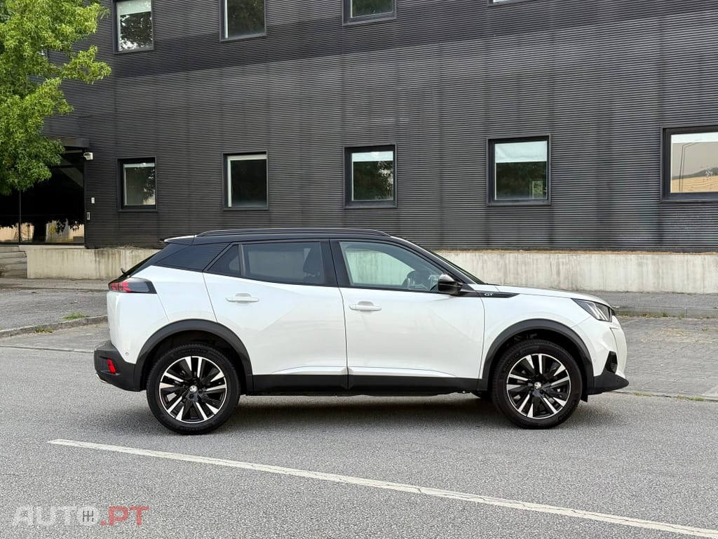 Peugeot 2008 PureTech 155 EAT8 GT