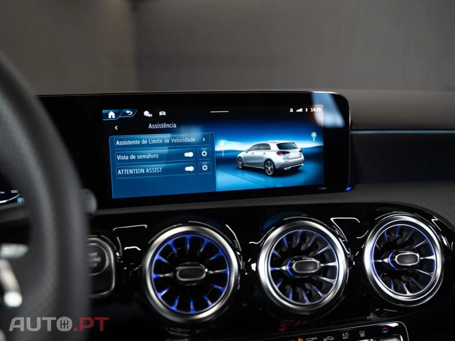 Mercedes-Benz A 250 e AMG Line