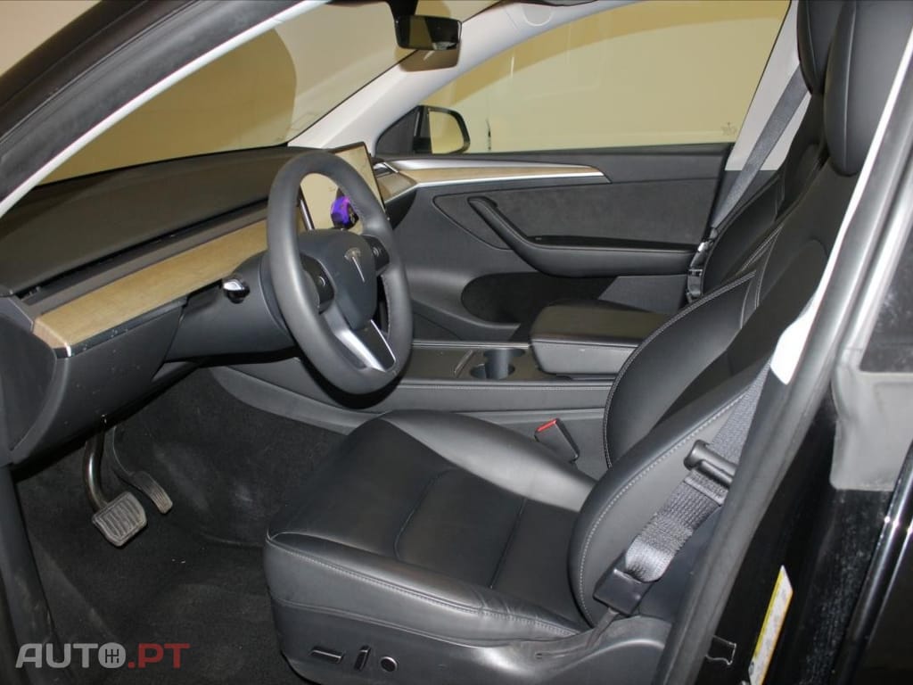 Tesla Model Y Standard RWD