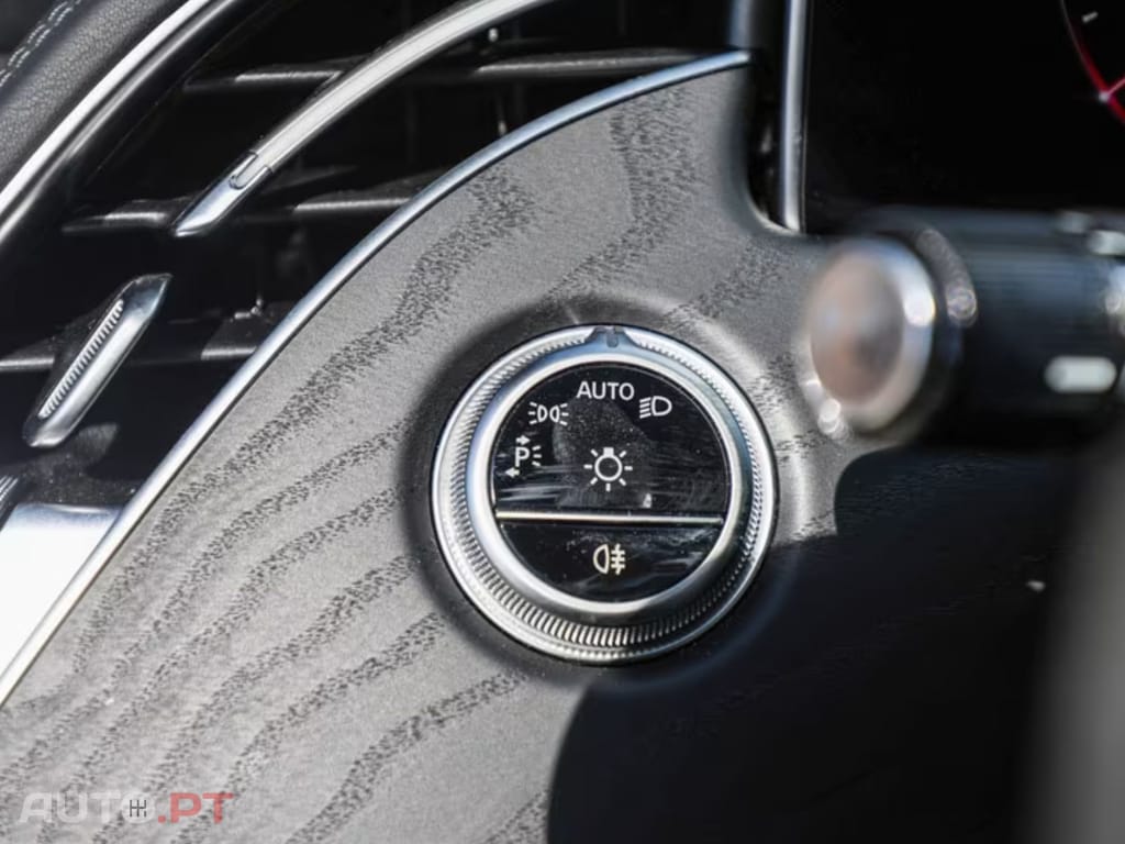 Mercedes-Benz E 220 I.V.A DEDUTÍVEL d AMG-Sport