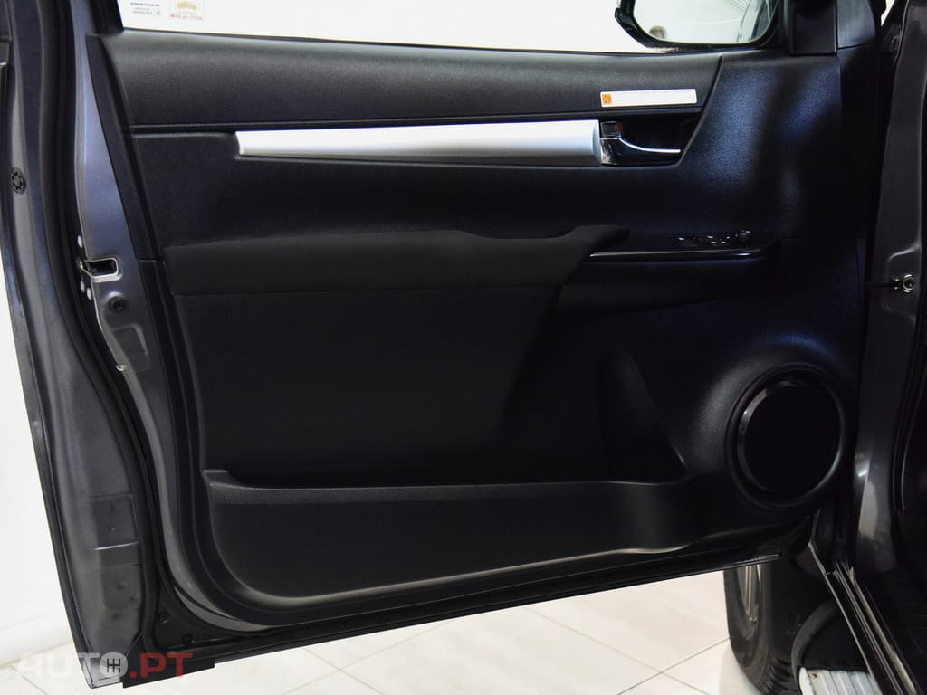 Toyota Hilux 2.4 D-4D 4WD Tracker 3L