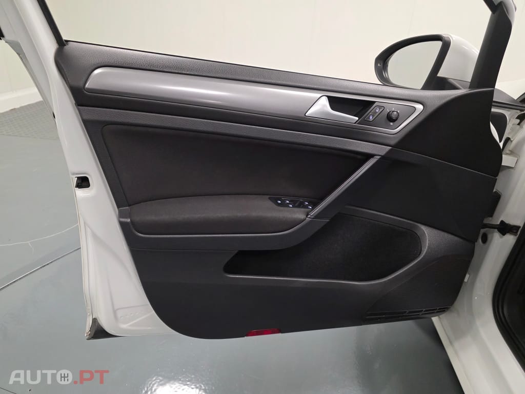 Volkswagen Golf 1.6 HDI CONFORTLINE