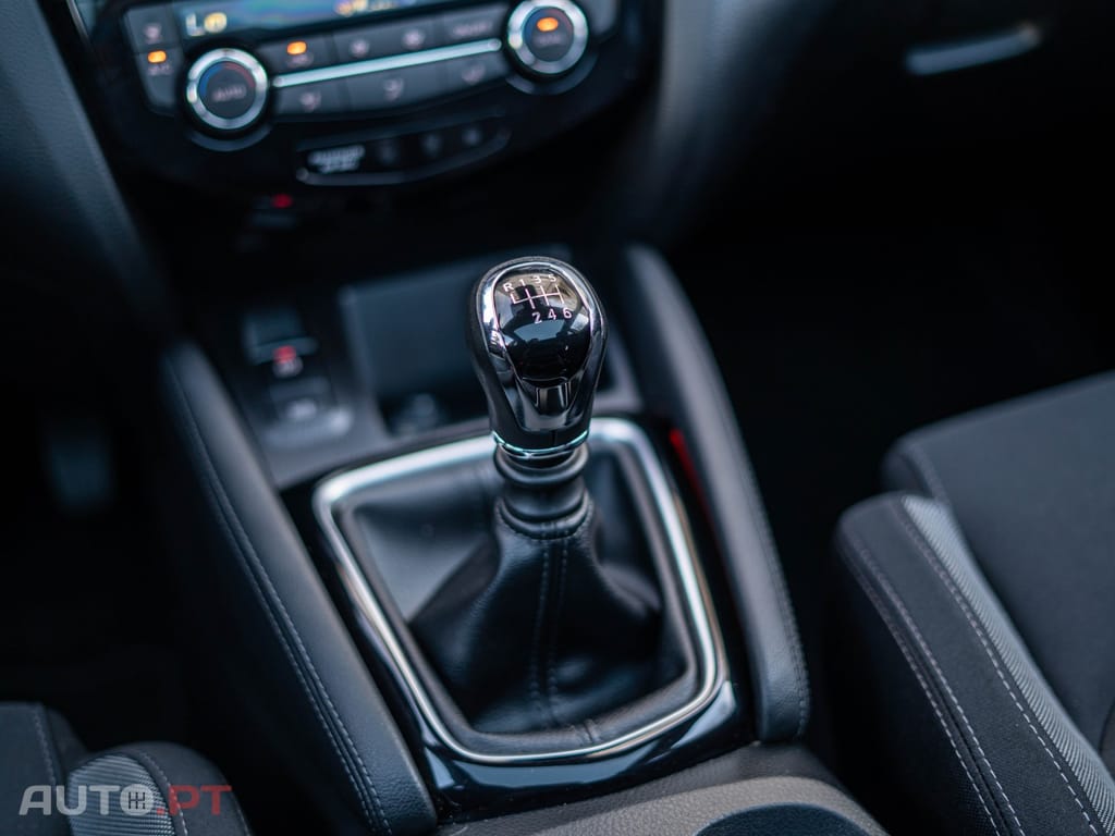 Nissan Qashqai 1.2 DIG-T N-Connecta 18