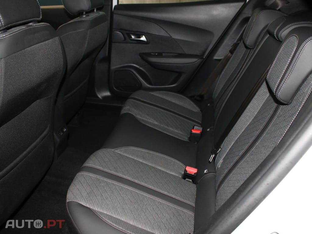 Peugeot 2008 1.2 PureTech Allure