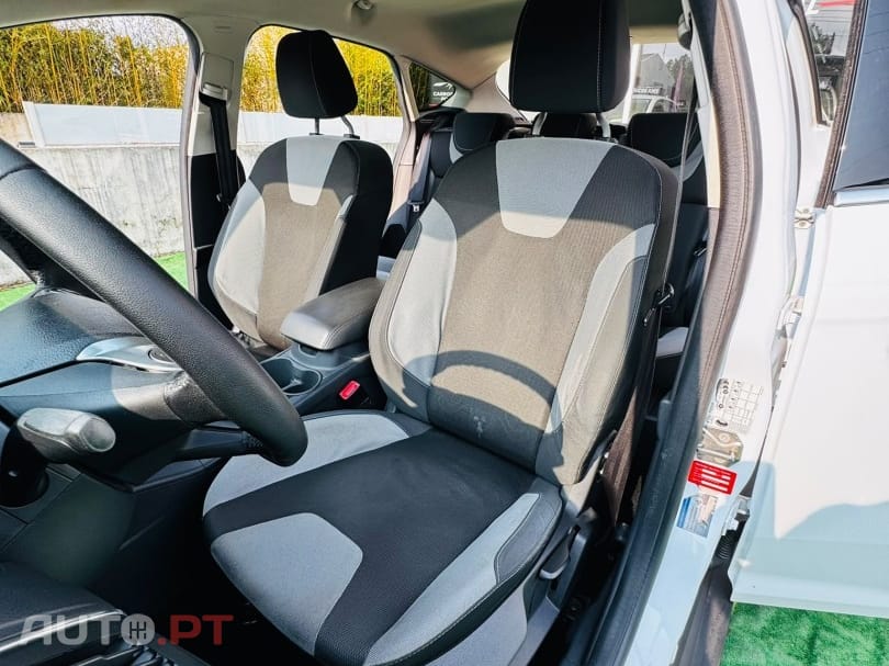 Ford Focus 1.0 EcoBoost S&S Champions Edition — fotografia 23