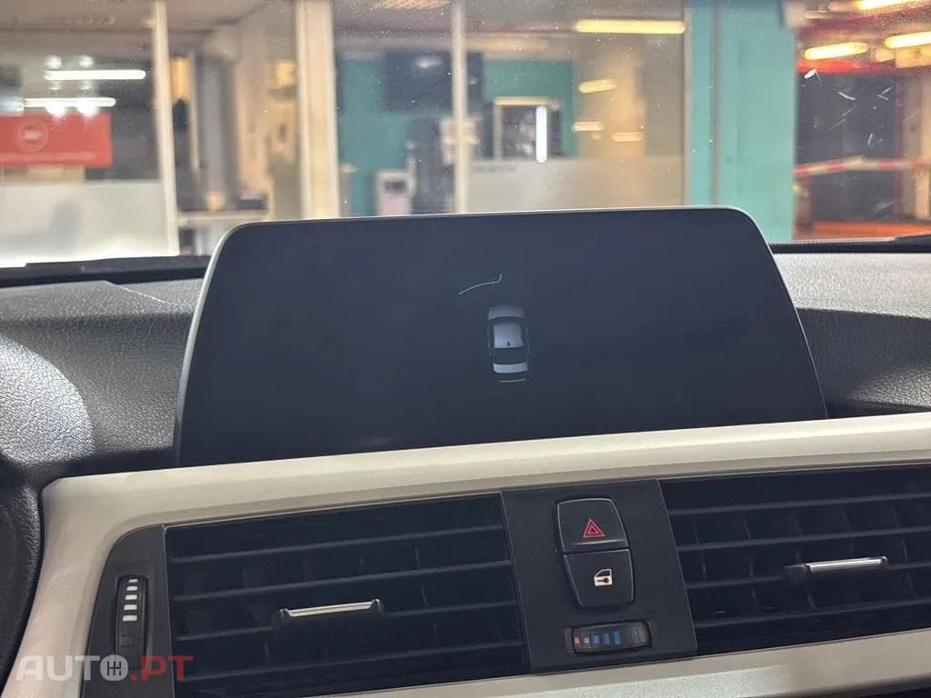 BMW 330 e iPerformance Advantage