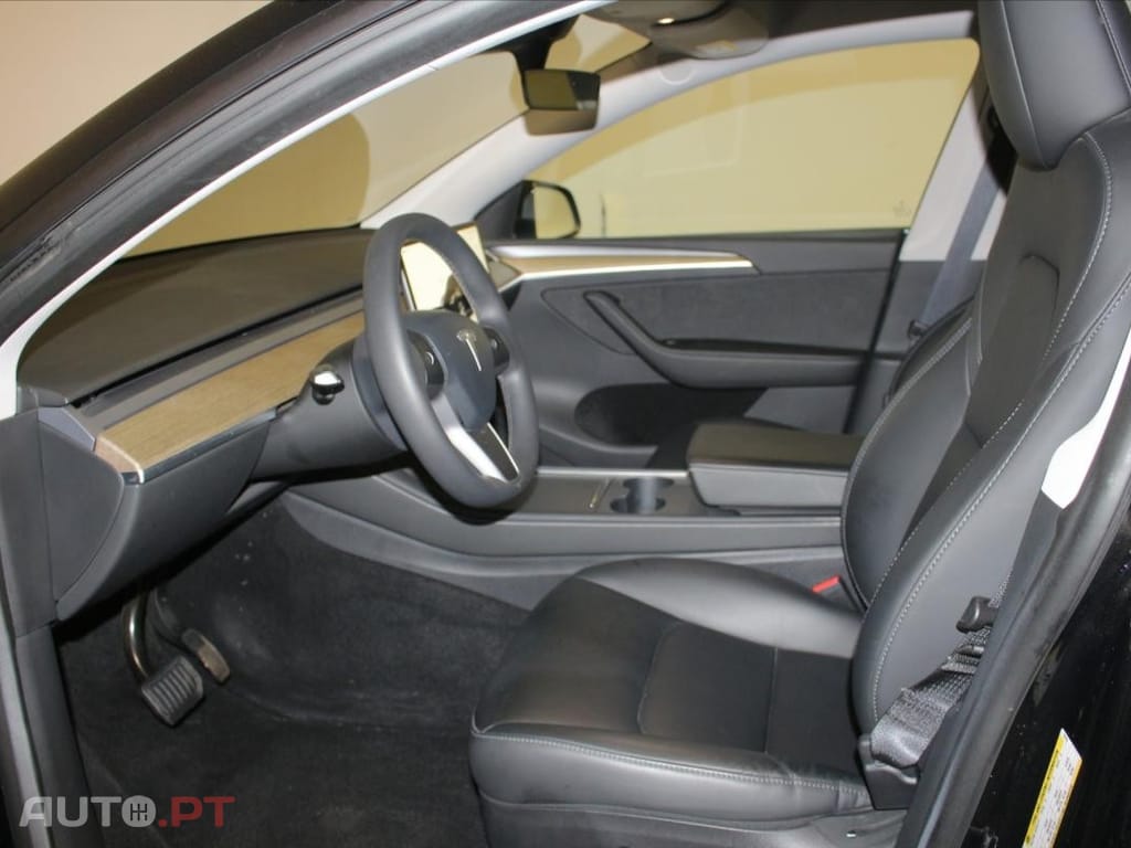 Tesla Model Y StandardRWD