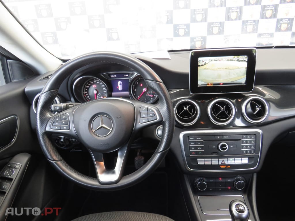Mercedes-Benz CLA 180 d Shooting Brake