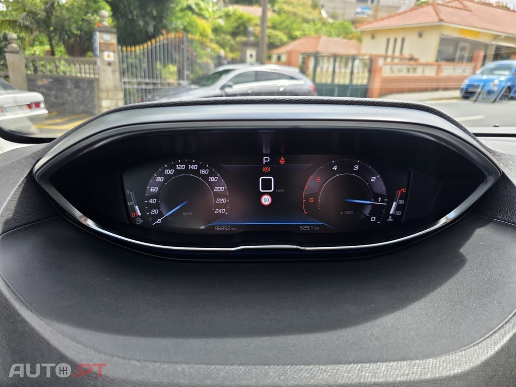 Peugeot 5008 1.5 BlueHDi Allure EAT8