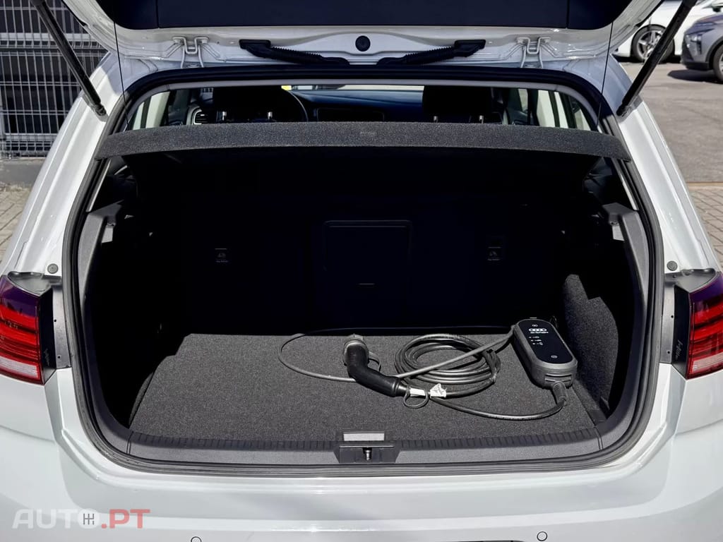 Volkswagen e-Golf Standard