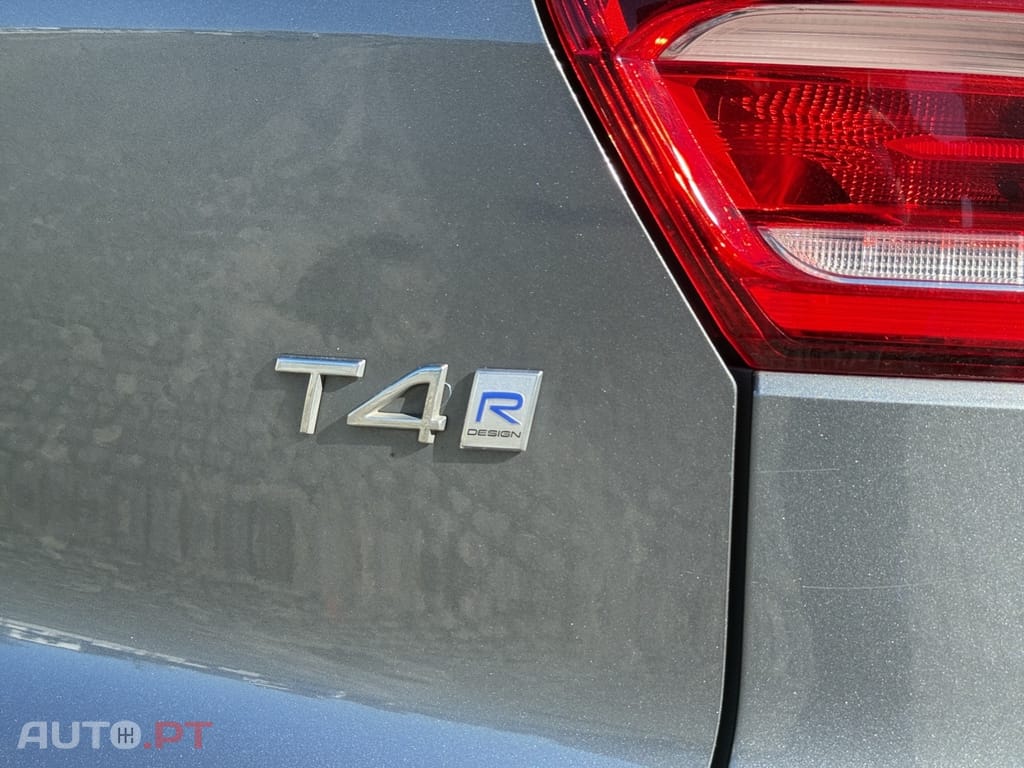 Volvo XC40 2.0 T4 R-Design
