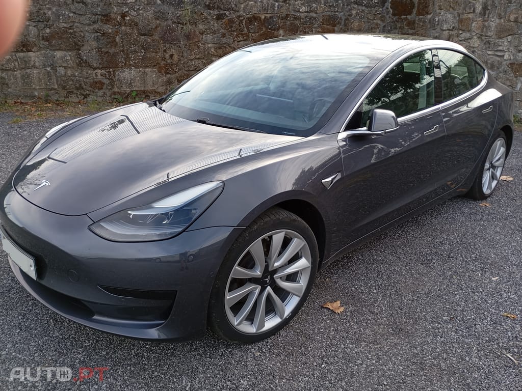 Tesla Model 3 SR+