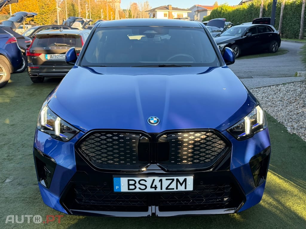BMW iX2 eDrive20 Pack Desportivo M Pro