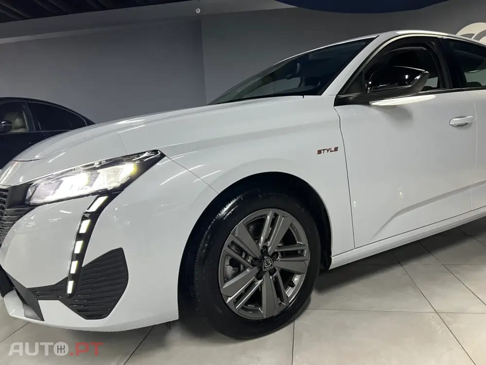 Peugeot 308 1.2 Hybrid Style e-DCS6