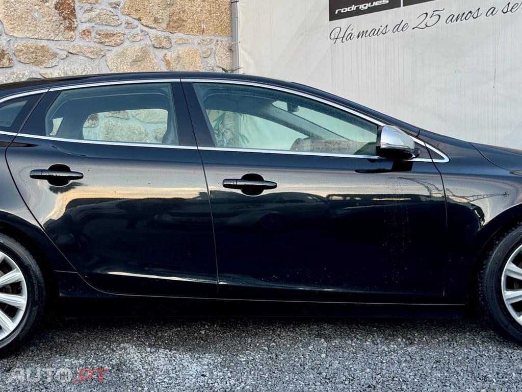 Volvo V40 1.6 D2 R-Design Momentum